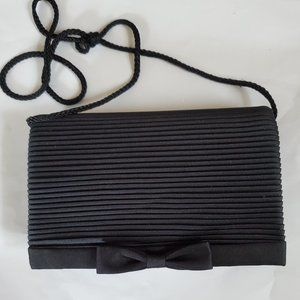 VINTAGE EVENING BAG WITH SNAP BOW CLOSURE